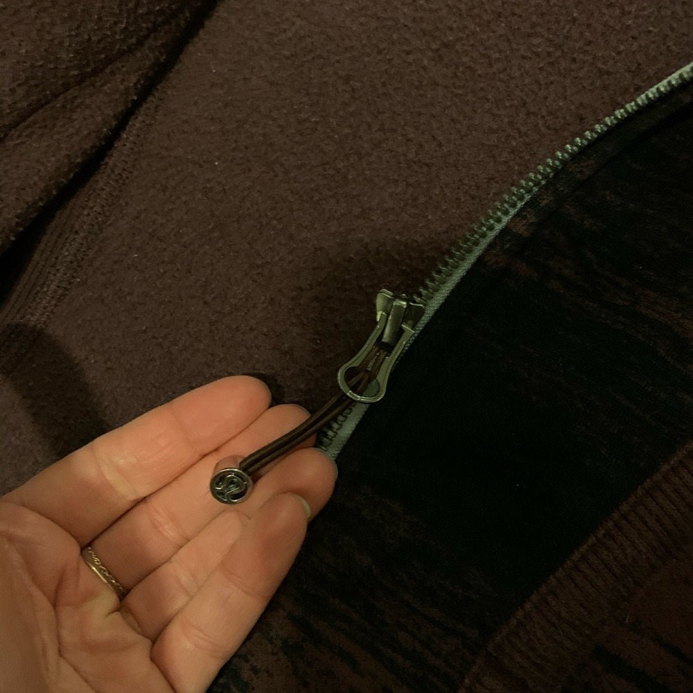 lululemon Scuba Hoodie Size 4 Burgundy/Black - Picture 5 of 5